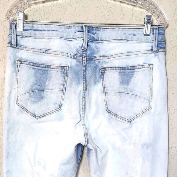 DRIFTWOOD Gizelle High Waisted Acid Light Wash Flower Embroidery Jeans - Picture 4 of 10